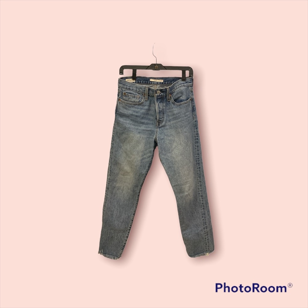 Levi’s Premium distressed wedgie straight jeans 27